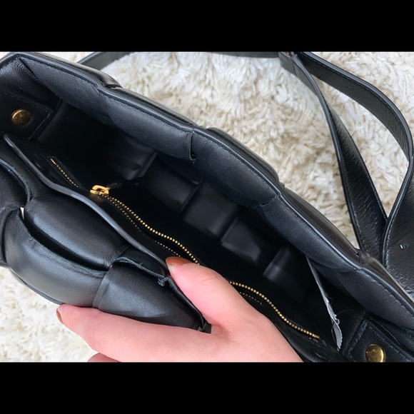 Bottega Veneta Padded Cassette Bag Handbag Black - Picture 5 of 9